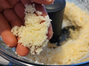 Courge butternut rôties au four et farce au quinoa, amandes et parmesan -  La Vie Claire
